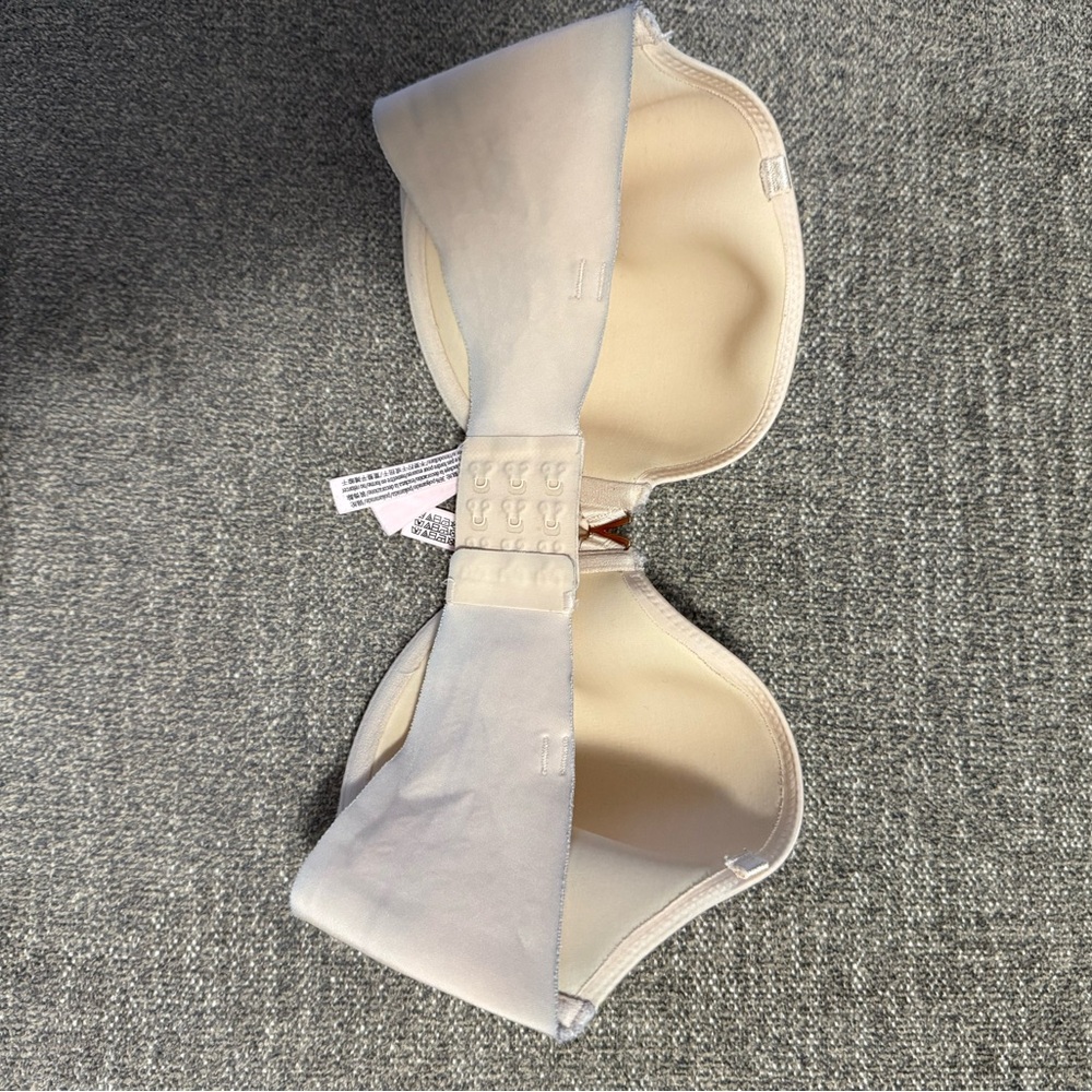 Seamless Strapless Nude Bra - Picture 3 of 4